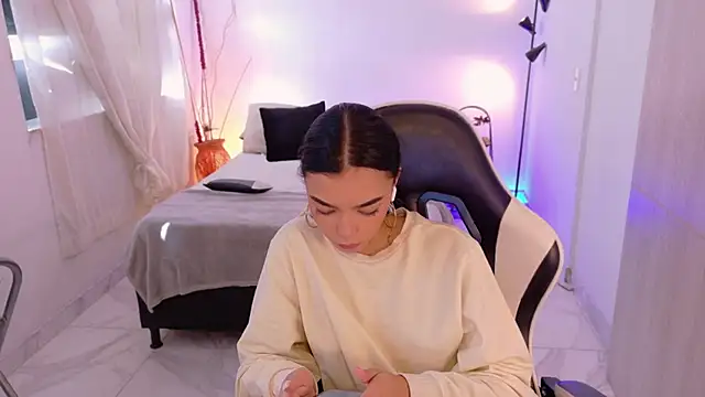 AnabelWolf online show from November 29, 6:01 pm