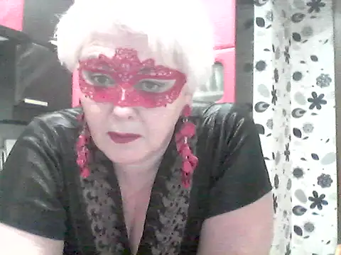 Lisa Suzie online show from December 15, 5:40 pm