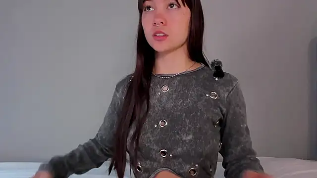 Lia Sweett  online show from January 17, 6:37 pm