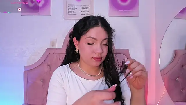 amandalee01 online show from September 12, 7:32 pm