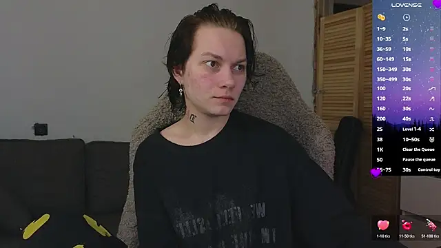 esajukyy online show from April 12, 1:25 pm