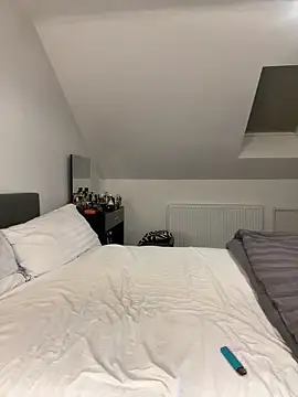 littlebambi26 online show from April 24, 8:44 pm