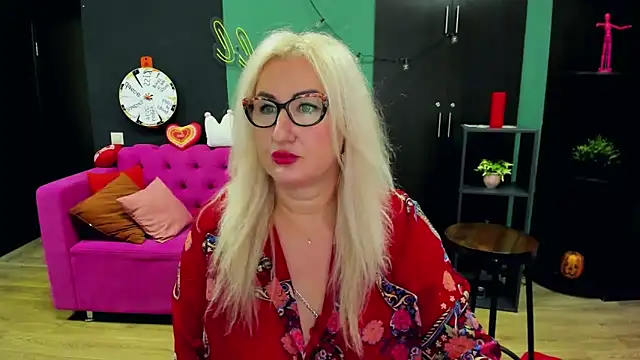 ChristyBrooks online show from November 13, 9:08 am