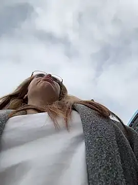 VikiDemini online show from December 15, 9:25 am