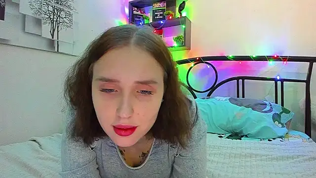 LinaTruly online show from March 28, 10:30 pm