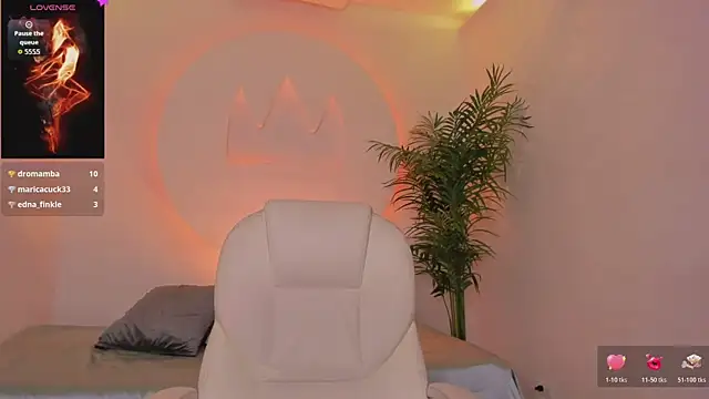 Ariana Pierce online show from November 30, 1:15 pm