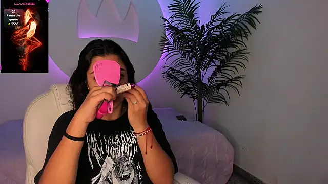 Ariana Pierce online show from November 22, 12:30 pm