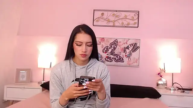 Snapshot of sara17_ chatting on October 19, 1:40 am sara17  online show from October 19, 1:40 am