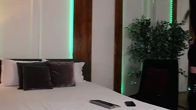 SkylerSpark online show from March 10, 9:19 pm