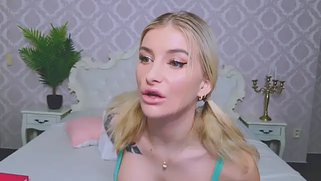 Lia Benini online show from February 19, 10:37 am