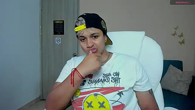 Snapshot of Dominick_jones chatting on September 22, 10:30 pm Dominick jones online show from September 22, 10:30 pm