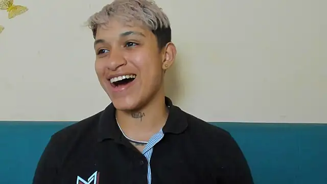 Snapshot of Dominick_jones chatting on September 16, 12:18 am Dominick jones online show from September 16, 12:18 am