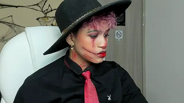 Snapshot of Dominick_jones chatting on October 12, 4:15 am Dominick jones online show from October 12, 4:15 am