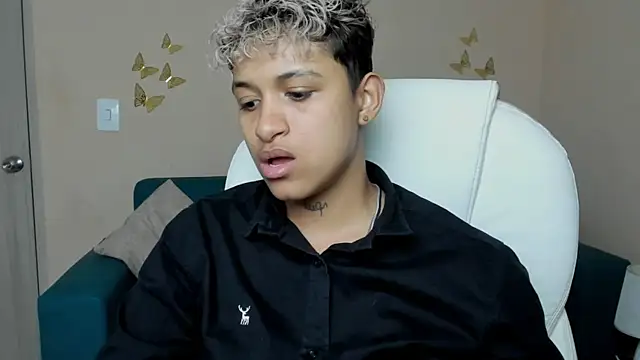 Snapshot of Dominick_jones chatting on September 18, 9:24 pm Dominick jones online show from September 18, 9:24 pm