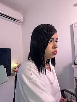 Lily Woodz online show from January 17, 7:10 pm