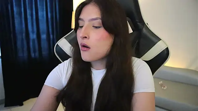 Daisha Riley online show from April 13, 12:50 pm