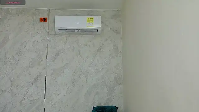 dani-lue online show from May 21, 1:53 pm