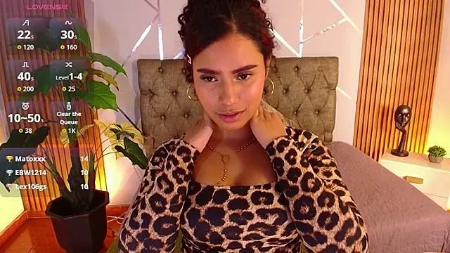 charlottee white online show from March 6, 10:16 pm