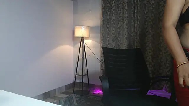 hot menka online show from May 21, 10:46 am