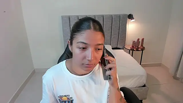 Snapshot of martina_roldam chatting on October 22, 2:27 am martina roldam online show from October 22, 2:27 am