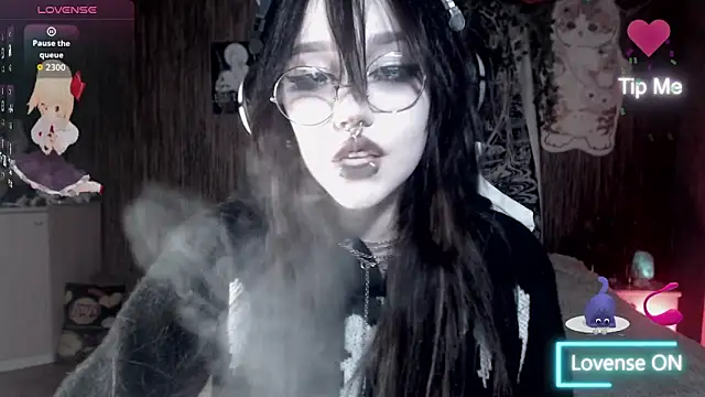 Snapshot of chloe_crystall_killer chatting on October 25, 6:37 pm chloe crystall killer online show from October 25, 6:37 pm