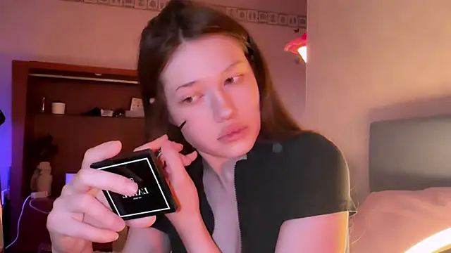 eva varnerr online show from June 2, 1:17 am