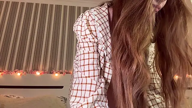 Awwwrora online show from November 20, 7:15 pm