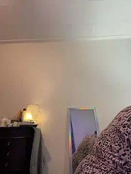 Luciouslouise72xh online show from February 3, 3:48 am