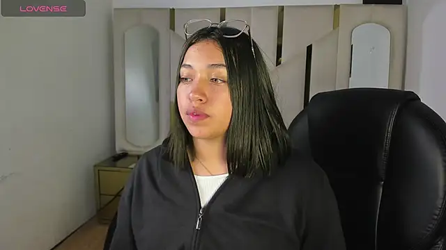 IsabellRodriguez18 online show from March 1, 4:01 am