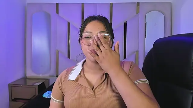 IsabellRodriguez18 online show from March 6, 8:31 am