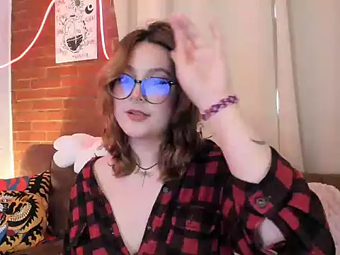 Snapshot of Hazelbrownn2000 chatting on October 23, 9:10 pm Hazelbrownn2000 online show from October 23, 9:10 pm