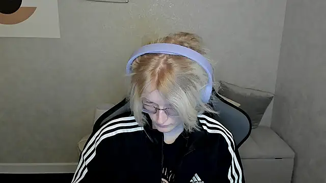 Snapshot of ElizabethHarpper chatting on September 9, 1:05 am ElizabethHarpper online show from September 9, 1:05 am