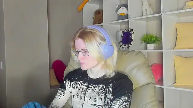 Snapshot of ElizabethHarpper chatting on November 2, 1:20 am ElizabethHarpper online show from November 2, 1:20 am