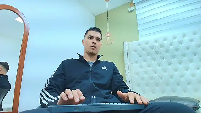 DAVID VICTORIAA online show from December 2, 1:02 pm