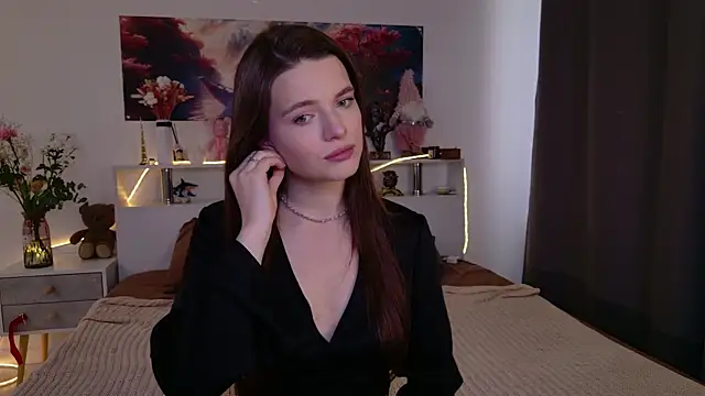 Nellie Medina online show from April 24, 12:30 pm