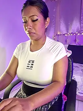 Snapshot of PaulaOrtiz_1 chatting on October 10, 12:21 pm PaulaOrtiz 1 online show from October 10, 12:21 pm