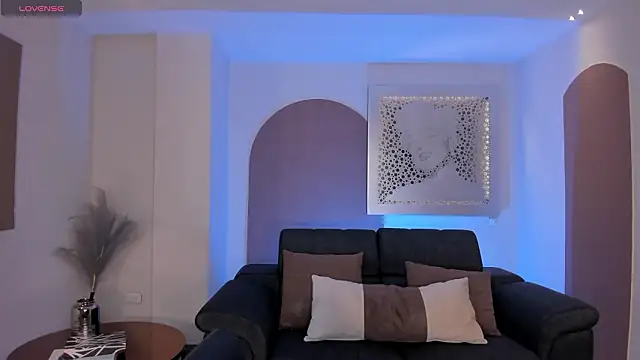 NiaSalvatore online show from March 8, 11:25 am