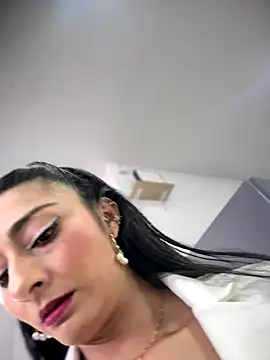 BELLA--26 online show from December 14, 1:50 pm