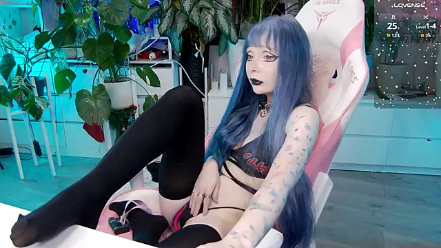 cutelittlepuff online show from February 17, 7:02 pm