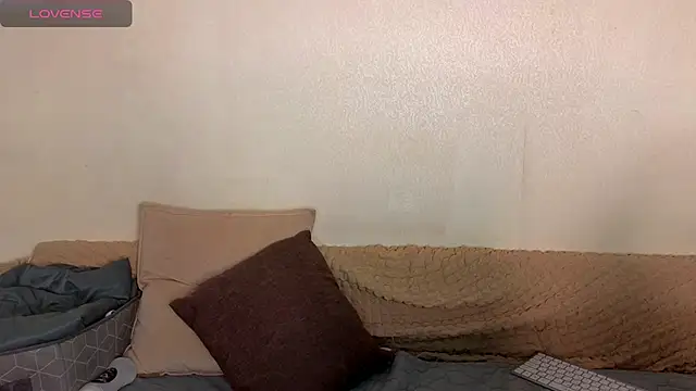 emilytrays online show from November 23, 5:21 am