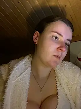 mewKate online show from April 10, 7:09 pm