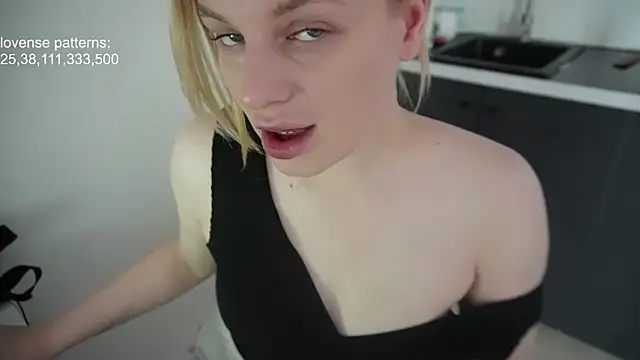 shiny bunnyyy online show from November 18, 11:55 am