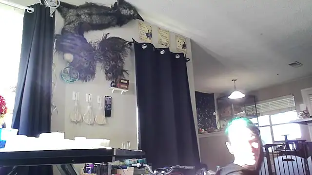 Snapshot of trashbrat chatting on September 13, 10:51 pm trashbrat online show from September 13, 10:51 pm