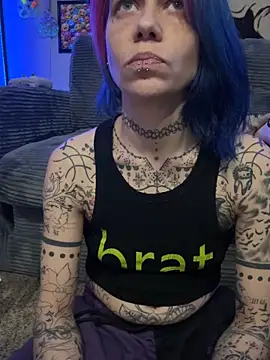 trashbrat online show from April 21, 3:35 am