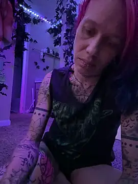 trashbrat online show from June 3, 2:01 am