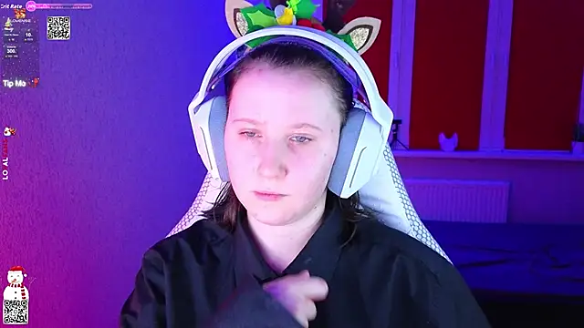 mon lola online show from December 17, 3:38 pm