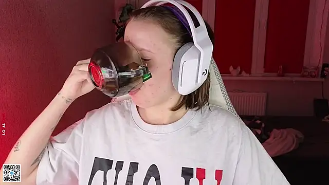 mon lola online show from September 15, 4:36 pm