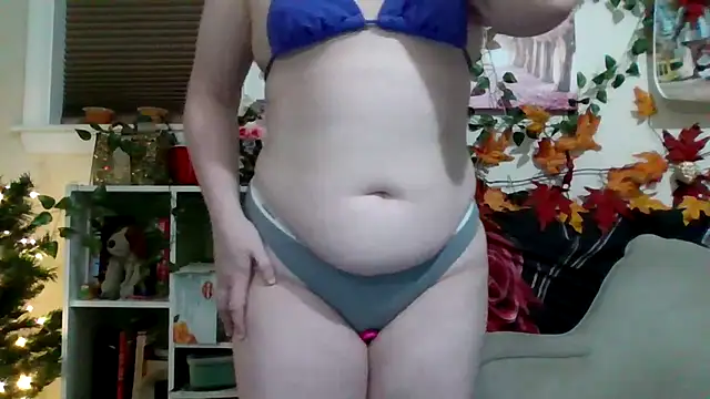 AverageRose online show from February 5, 7:00 am