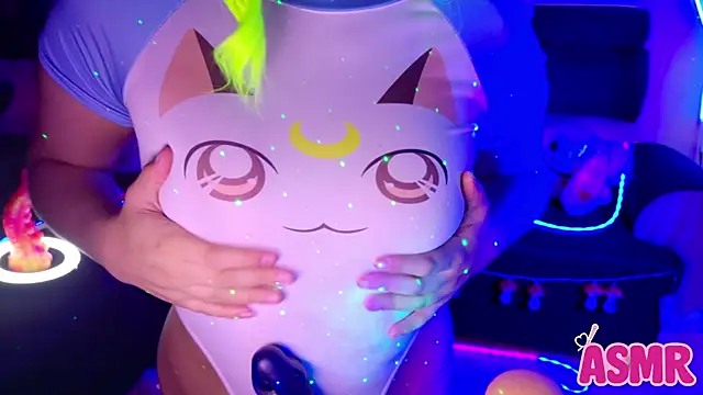 LaytonBox online show from October 30, 4:19 pm