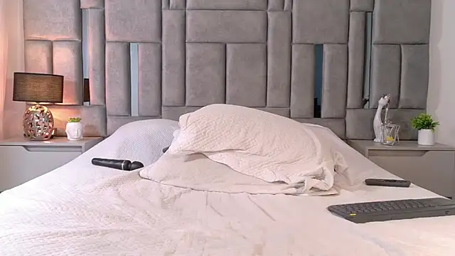 Karla Hudsson online show from November 27, 1:36 pm